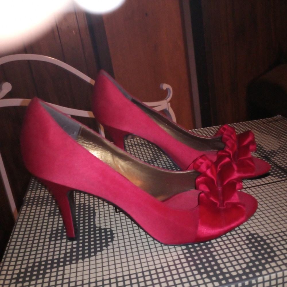 Red heels - Picture 2 of 2